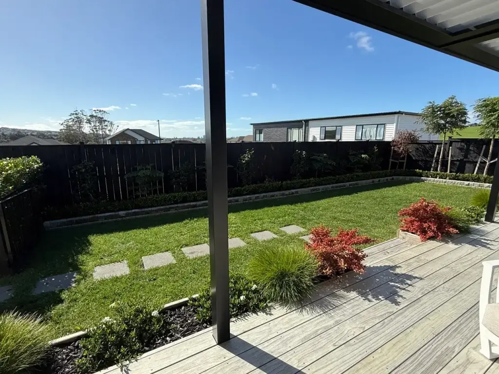Backyard garden care by Vos.